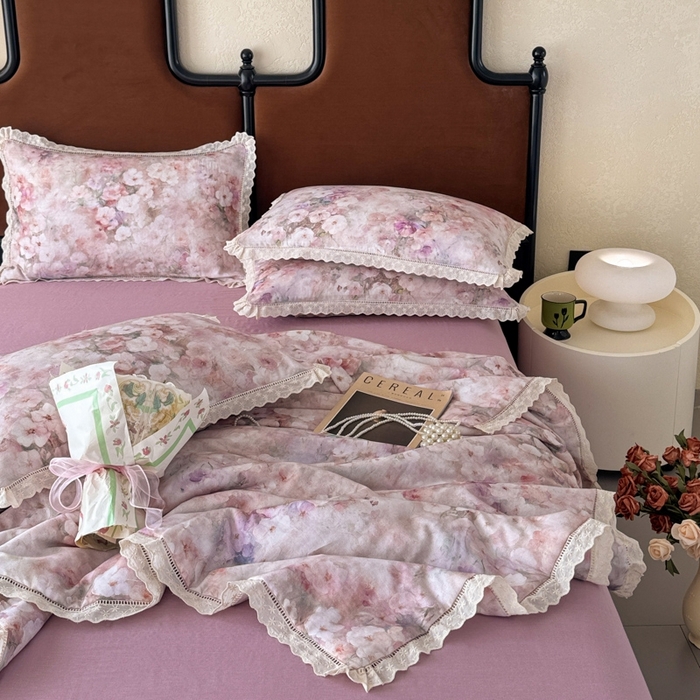 91家纺网 家纺一手货源 找家纺 眠博士2025新款双层纱印花法式花边夏被  夏被-花曲里（粉）