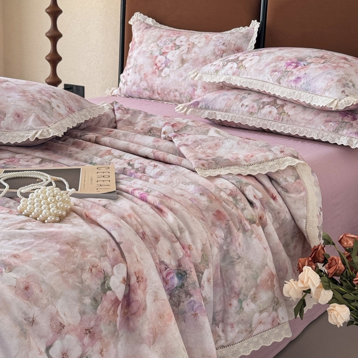 91家纺网 家纺一手货源 找家纺 眠博士2025新款双层纱印花法式花边夏被  夏被-花曲里（粉）