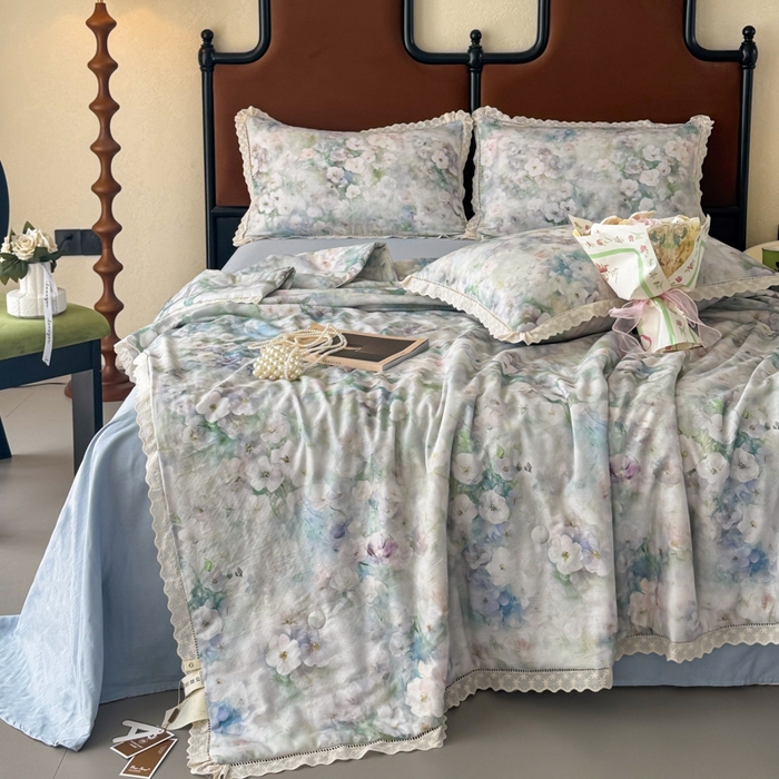 91家纺网 家纺一手货源 找家纺 眠博士2025新款双层纱印花法式花边夏被  夏被-花曲里（蓝）