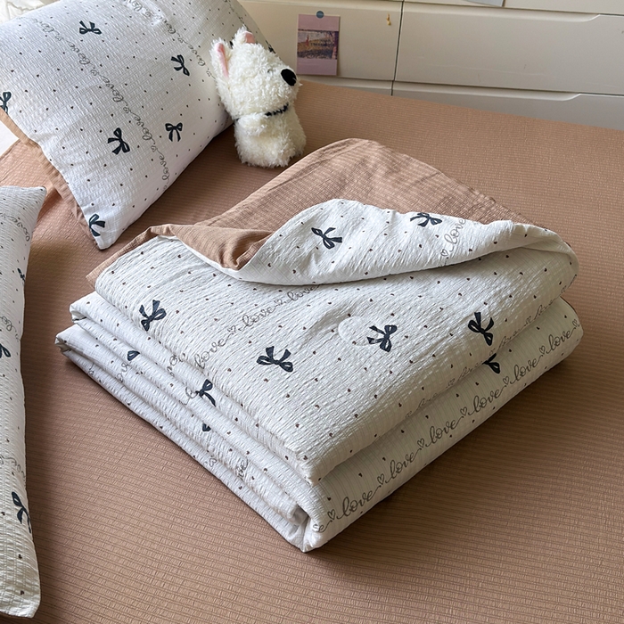 91家纺网 家纺一手货源 找家纺 王朝国际 2025新款直播热款有氧双层纱碎花夏被四件套 爱心碟