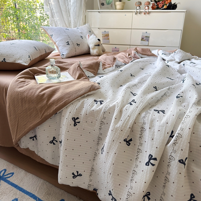 91家纺网 家纺一手货源 找家纺 王朝国际 2025新款直播热款有氧双层纱碎花夏被四件套 爱心碟