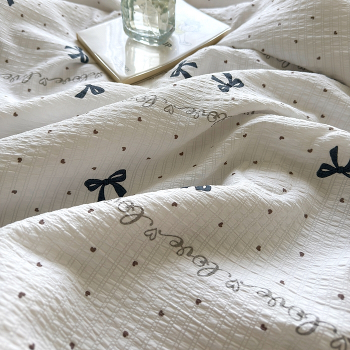 91家纺网 家纺一手货源 找家纺 王朝国际 2025新款直播热款有氧双层纱碎花夏被四件套 爱心碟