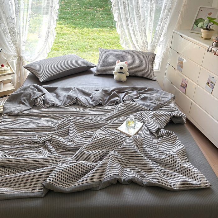 91家纺网 家纺一手货源 找家纺 王朝国际 2026新款直播热款有氧双层纱碎花夏被四件套 黑条