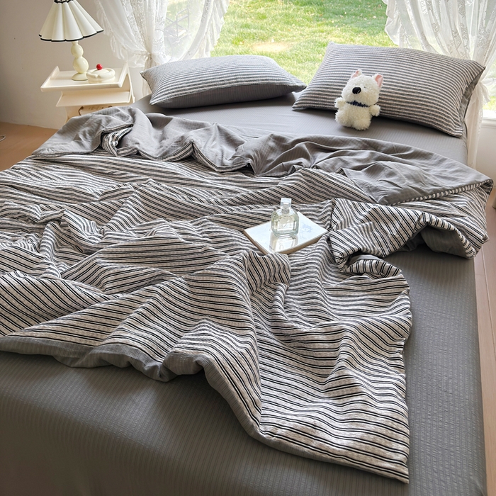 91家纺网 家纺一手货源 找家纺 王朝国际 2026新款直播热款有氧双层纱碎花夏被四件套 黑条