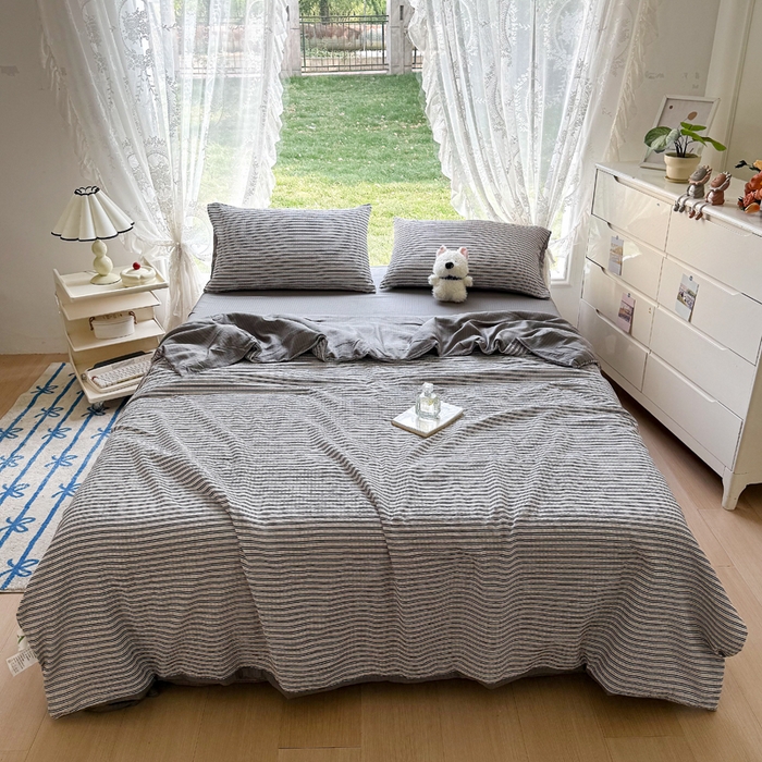 91家纺网 家纺一手货源 找家纺 王朝国际 2026新款直播热款有氧双层纱碎花夏被四件套 黑条