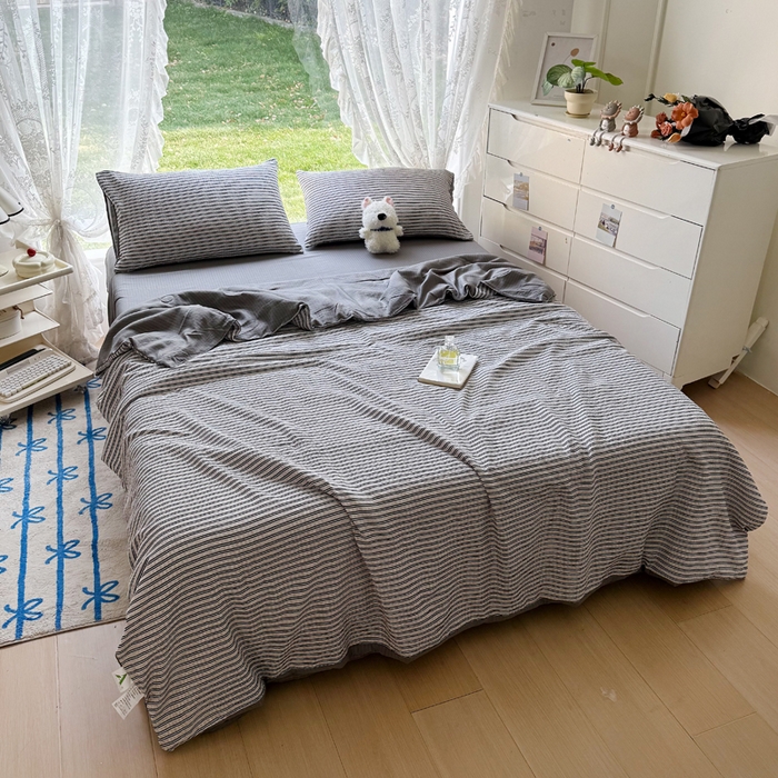 91家纺网 家纺一手货源 找家纺 王朝国际 2026新款直播热款有氧双层纱碎花夏被四件套 黑条