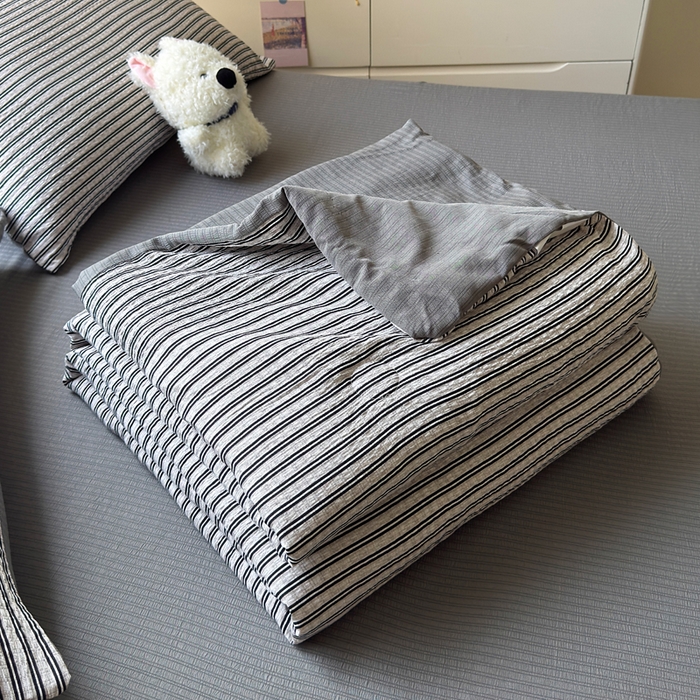 91家纺网 家纺一手货源 找家纺 王朝国际 2026新款直播热款有氧双层纱碎花夏被四件套 黑条