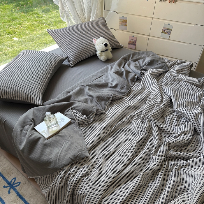 91家纺网 家纺一手货源 找家纺 王朝国际 2026新款直播热款有氧双层纱碎花夏被四件套 黑条