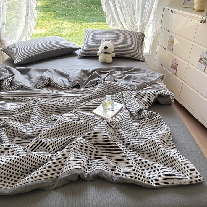 91家纺网 家纺一手货源 找家纺 王朝国际 2026新款直播热款有氧双层纱碎花夏被四件套 黑条