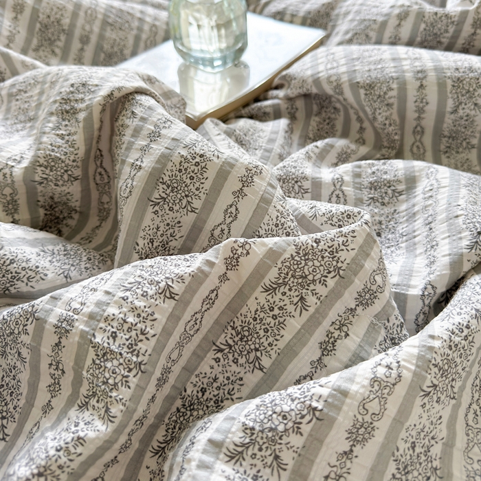 91家纺网 家纺一手货源 找家纺 王朝国际 2026新款直播热款有氧双层纱碎花夏被四件套 蓝墨