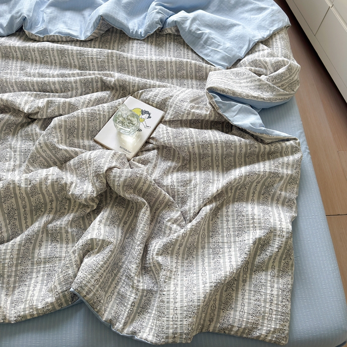 91家纺网 家纺一手货源 找家纺 王朝国际 2026新款直播热款有氧双层纱碎花夏被四件套 蓝墨