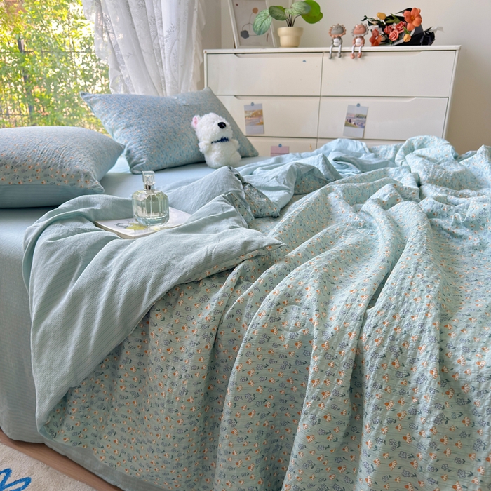 91家纺网 家纺一手货源 找家纺 王朝国际 2025新款直播热款有氧双层纱碎花夏被四件套 奶蓝泡芙