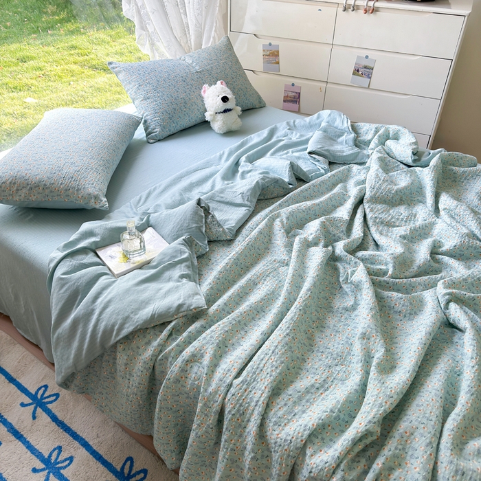 91家纺网 家纺一手货源 找家纺 王朝国际 2025新款直播热款有氧双层纱碎花夏被四件套 奶蓝泡芙