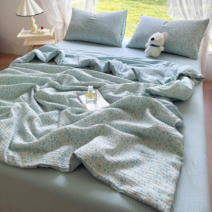 91家纺网 家纺一手货源 找家纺 王朝国际 2025新款直播热款有氧双层纱碎花夏被四件套 奶蓝泡芙