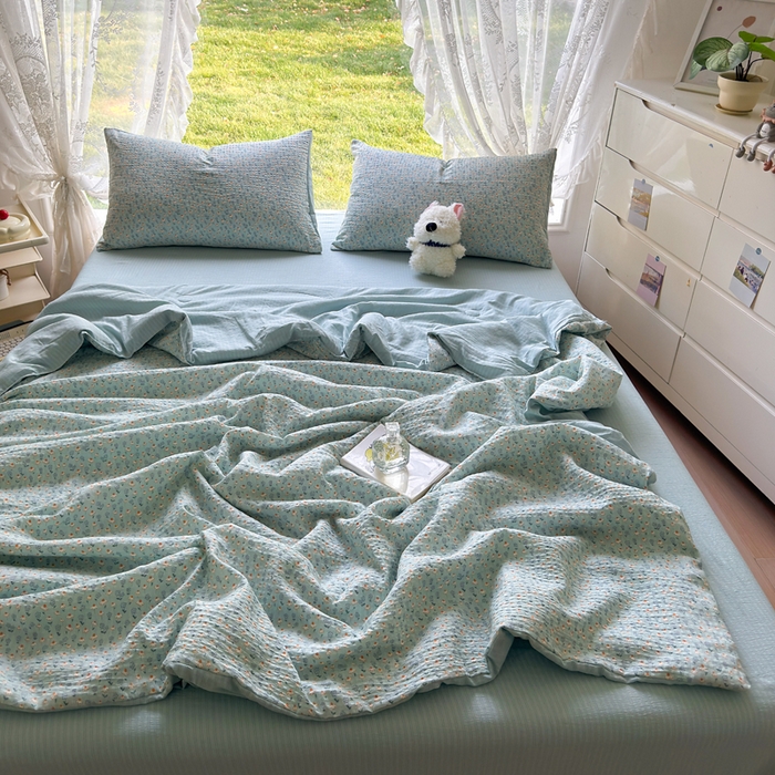 91家纺网 家纺一手货源 找家纺 王朝国际 2025新款直播热款有氧双层纱碎花夏被四件套 奶蓝泡芙