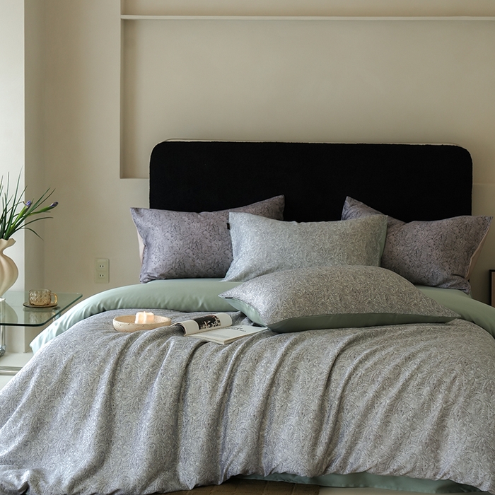 91家纺网 家纺一手货源 找家纺 咏绒家纺工厂店 2025新款A类奥地利进口天丝轻奢花卉款四件套系列 晚风浅灰-风格二