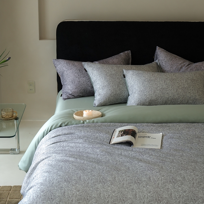 91家纺网 家纺一手货源 找家纺 咏绒家纺工厂店 2025新款A类奥地利进口天丝轻奢花卉款四件套系列 晚风浅灰-风格二