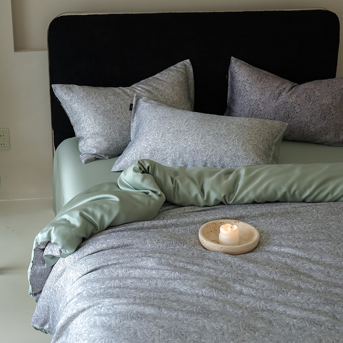 91家纺网 家纺一手货源 找家纺 咏绒家纺工厂店 2025新款A类奥地利进口天丝轻奢花卉款四件套系列 晚风浅灰-风格二