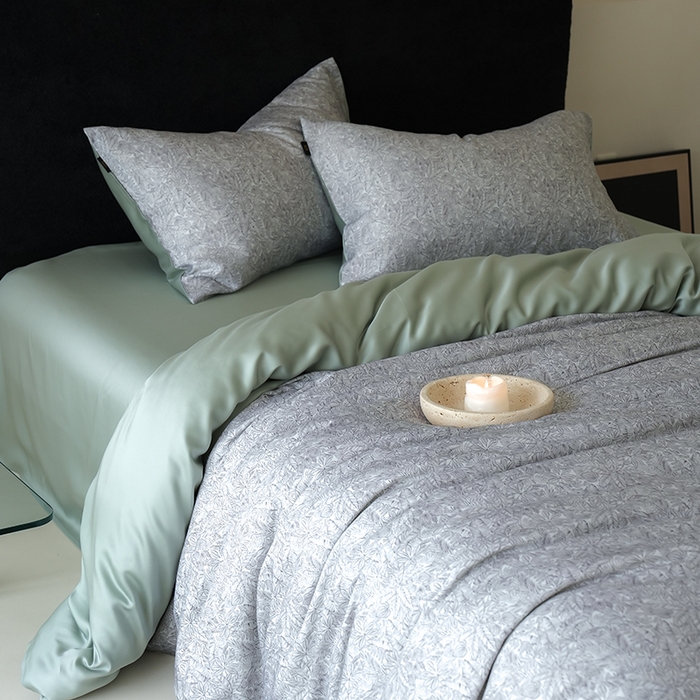 91家纺网 家纺一手货源 找家纺 咏绒家纺工厂店 2025新款A类奥地利进口天丝轻奢花卉款四件套系列 晚风浅灰-风格二