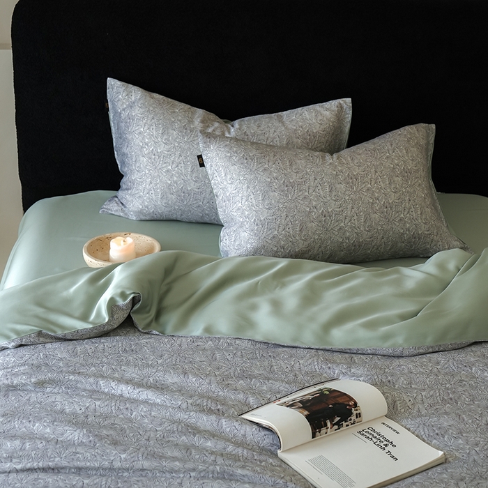 91家纺网 家纺一手货源 找家纺 咏绒家纺工厂店 2025新款A类奥地利进口天丝轻奢花卉款四件套系列 晚风浅灰-风格二