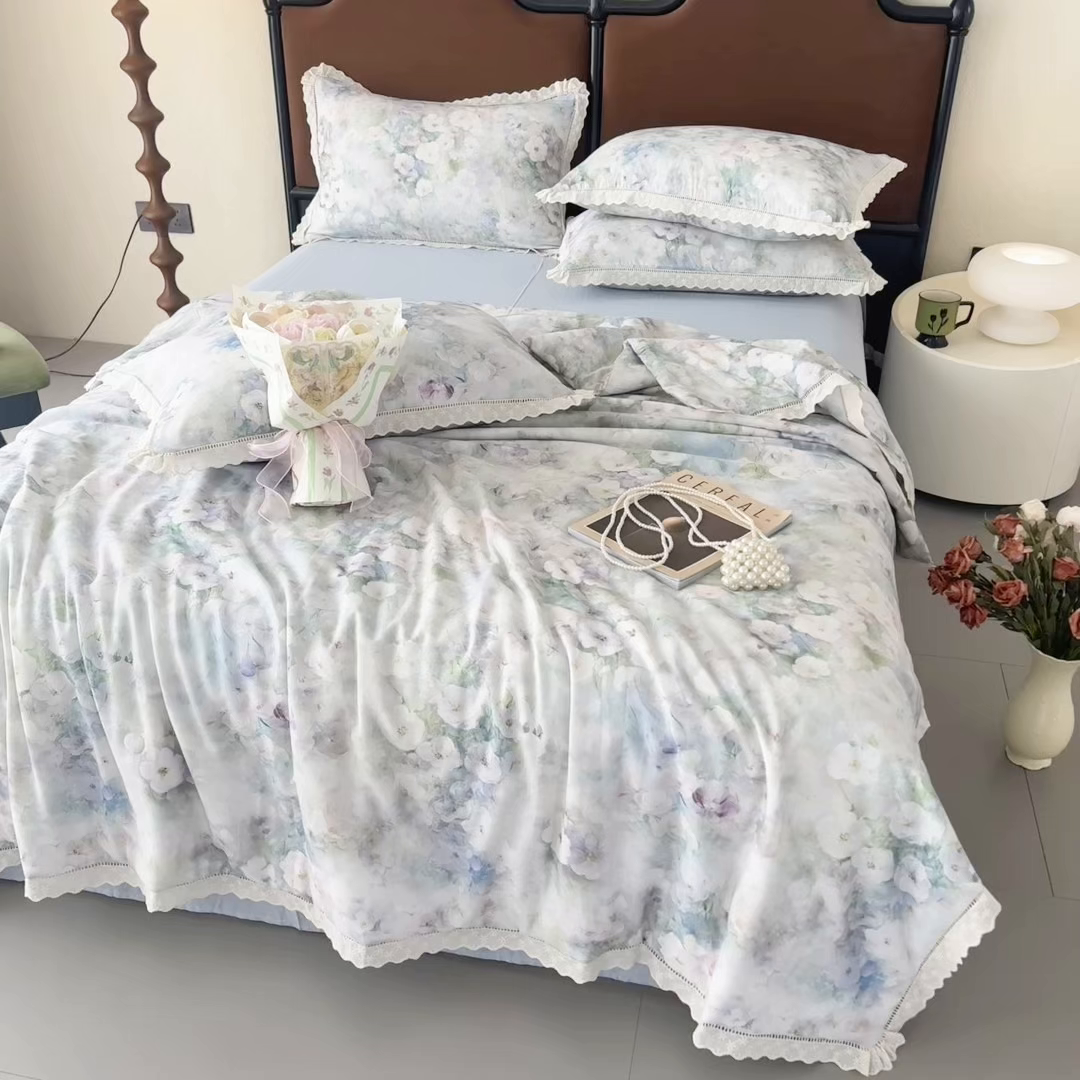 91家纺网 家纺一手货源 找家纺 眠博士2025新款双层纱印花法式花边夏被  夏被-花曲里（蓝）