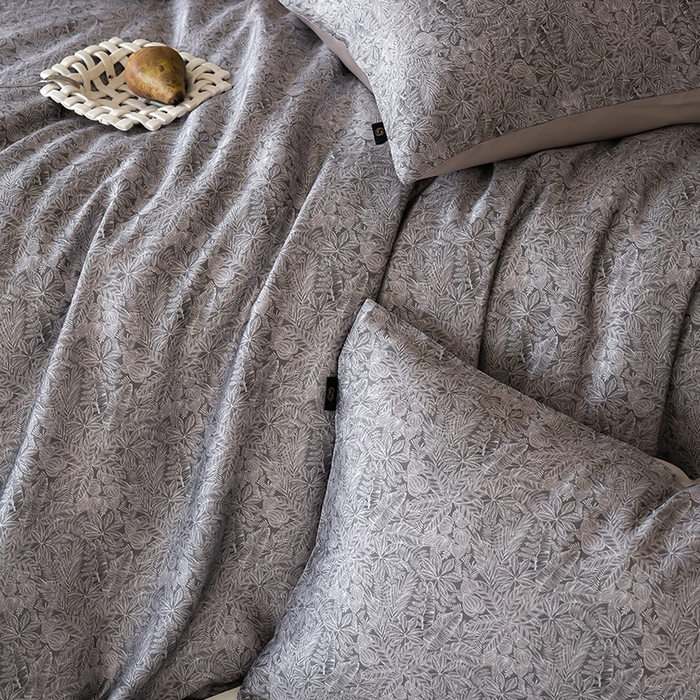 91家纺网 家纺一手货源 找家纺 咏绒家纺工厂店 2025新款A类奥地利进口天丝轻奢花卉款四件套系列 晚风深灰-风格二