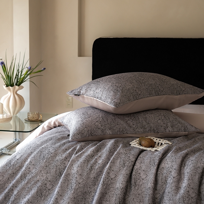 91家纺网 家纺一手货源 找家纺 咏绒家纺工厂店 2025新款A类奥地利进口天丝轻奢花卉款四件套系列 晚风深灰-风格二