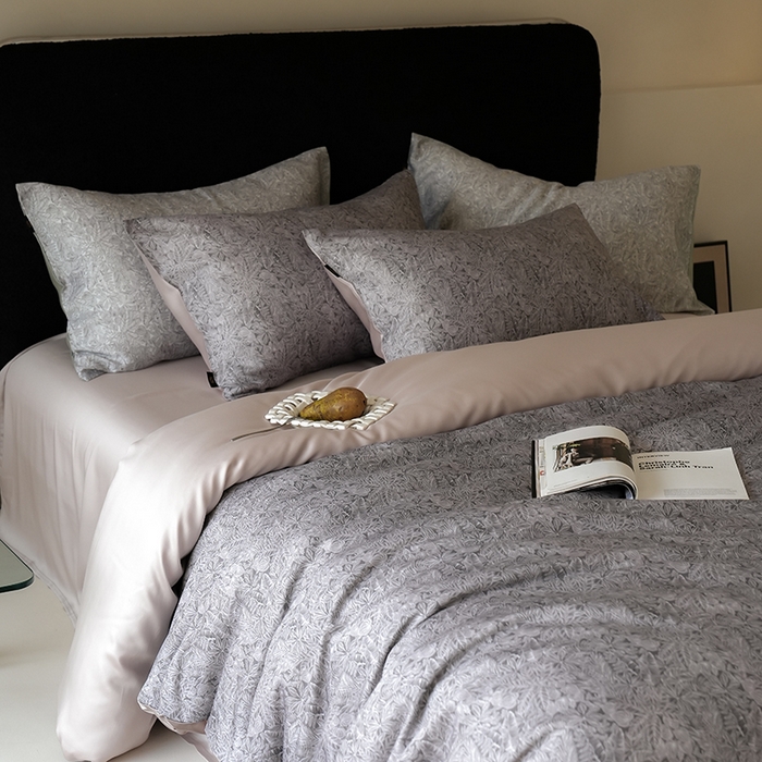 91家纺网 家纺一手货源 找家纺 咏绒家纺工厂店 2025新款A类奥地利进口天丝轻奢花卉款四件套系列 晚风深灰-风格二