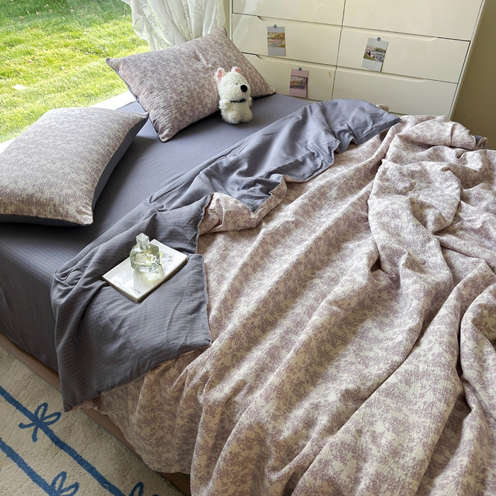 91家纺网 家纺一手货源 找家纺 王朝国际 2026新款直播热款有氧双层纱碎花夏被四件套 紫丁香