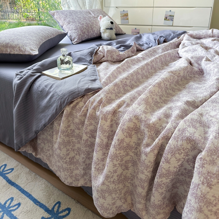 91家纺网 家纺一手货源 找家纺 王朝国际 2026新款直播热款有氧双层纱碎花夏被四件套 紫丁香