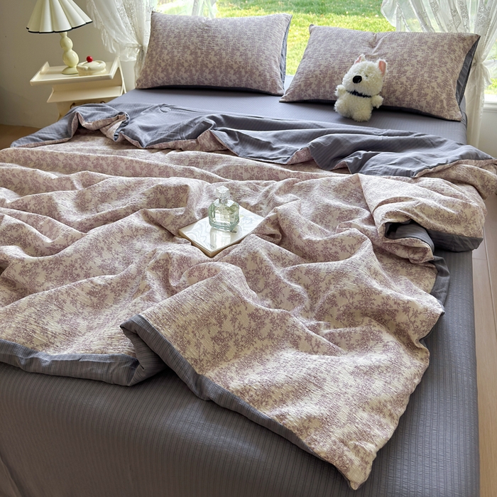 91家纺网 家纺一手货源 找家纺 王朝国际 2026新款直播热款有氧双层纱碎花夏被四件套 紫丁香