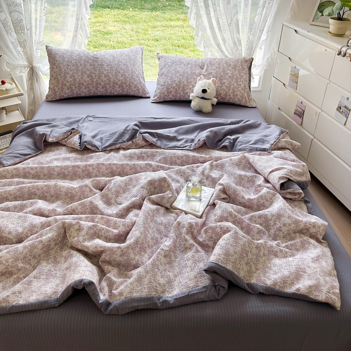 91家纺网 家纺一手货源 找家纺 王朝国际 2026新款直播热款有氧双层纱碎花夏被四件套 紫丁香