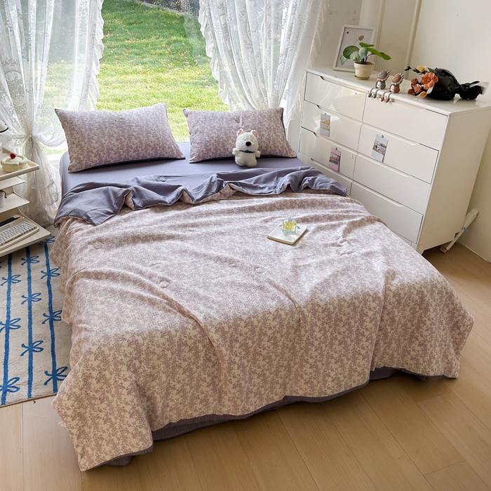 91家纺网 家纺一手货源 找家纺 王朝国际 2026新款直播热款有氧双层纱碎花夏被四件套 紫丁香