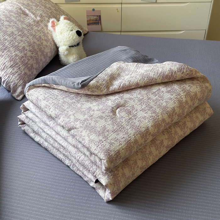 91家纺网 家纺一手货源 找家纺 王朝国际 2026新款直播热款有氧双层纱碎花夏被四件套 紫丁香