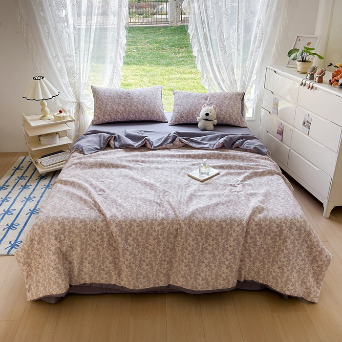 91家纺网 家纺一手货源 找家纺 王朝国际 2026新款直播热款有氧双层纱碎花夏被四件套 紫丁香