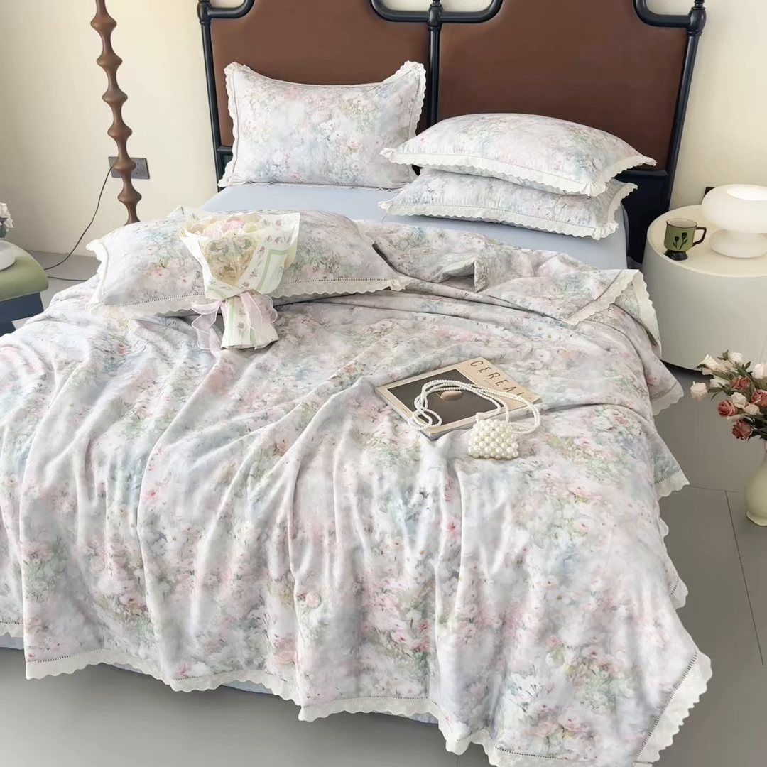 91家纺网 家纺一手货源 找家纺 眠博士2025新款双层纱印花法式花边夏被  夏被-烟雨江南（蓝）