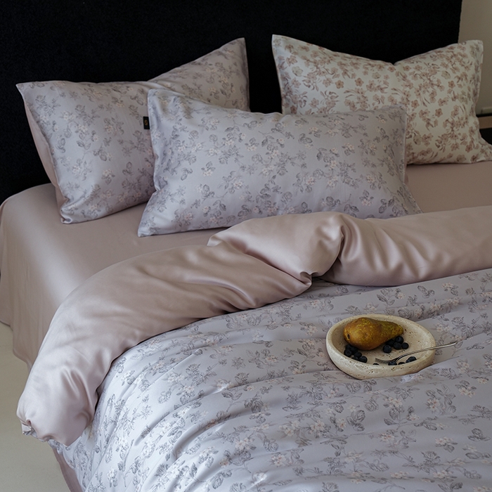 91家纺网 家纺一手货源 找家纺 咏绒家纺工厂店 2025新款A类奥地利进口天丝轻奢花卉款四件套系列 星芙灰-风格二