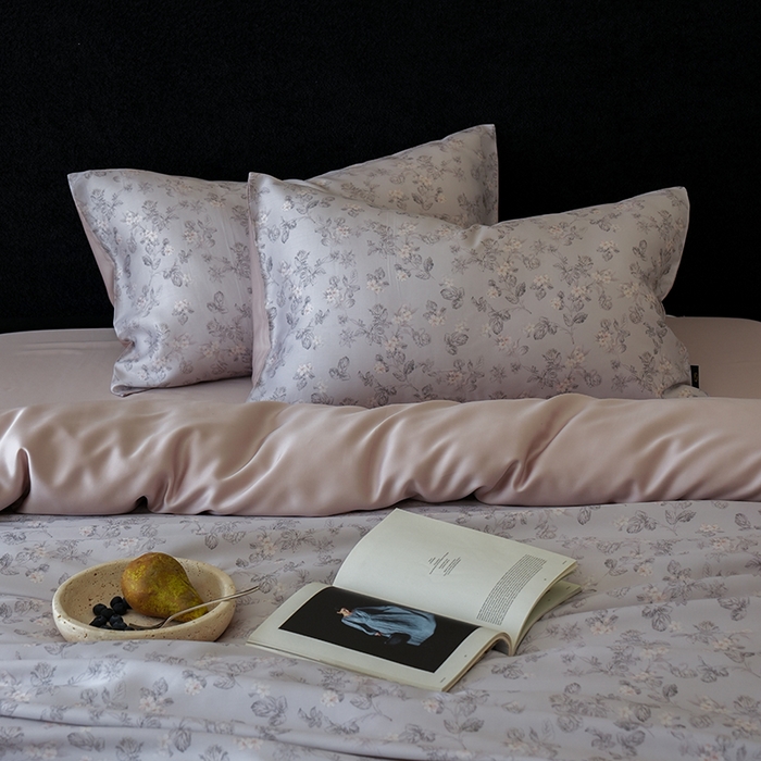 91家纺网 家纺一手货源 找家纺 咏绒家纺工厂店 2025新款A类奥地利进口天丝轻奢花卉款四件套系列 星芙灰-风格二