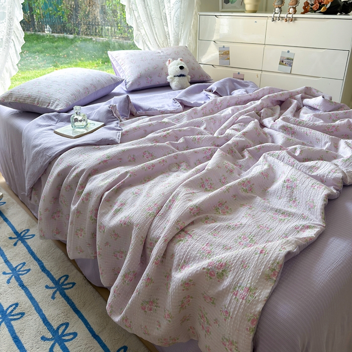 91家纺网 家纺一手货源 找家纺 王朝国际 2025新款直播热款有氧双层纱碎花夏被四件套 紫陌