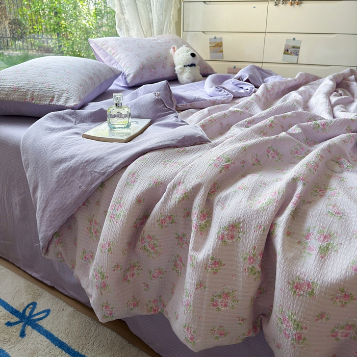91家纺网 家纺一手货源 找家纺 王朝国际 2025新款直播热款有氧双层纱碎花夏被四件套 紫陌
