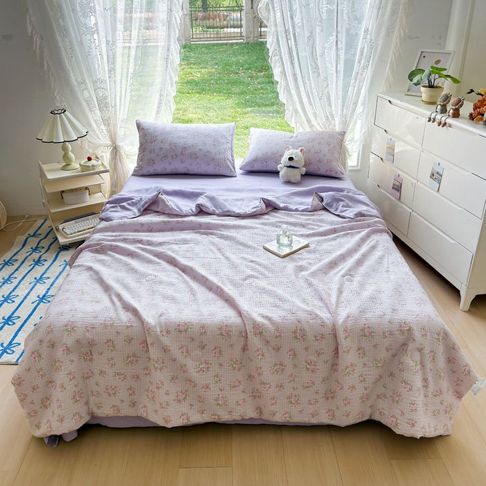 91家纺网 家纺一手货源 找家纺 王朝国际 2025新款直播热款有氧双层纱碎花夏被四件套 紫陌