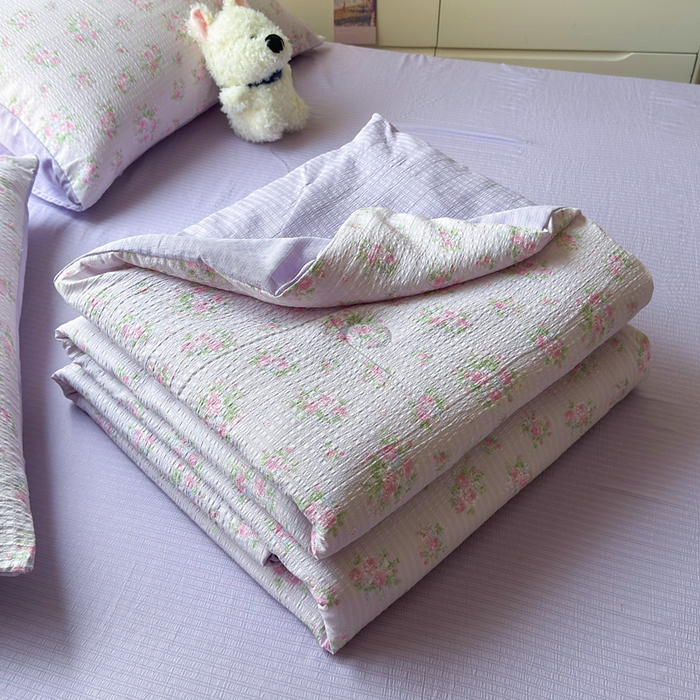 91家纺网 家纺一手货源 找家纺 王朝国际 2025新款直播热款有氧双层纱碎花夏被四件套 紫陌