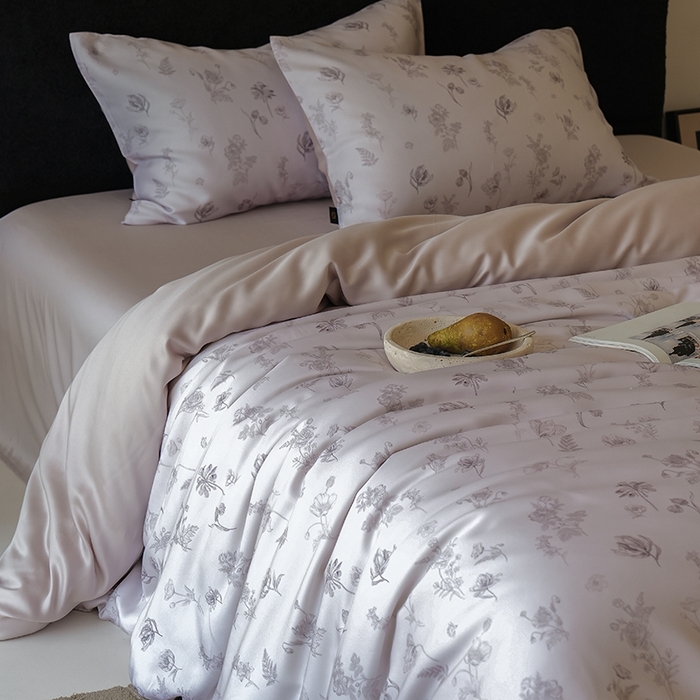 91家纺网 家纺一手货源 找家纺 咏绒家纺工厂店 2025新款A类奥地利进口天丝轻奢花卉款四件套系列 知晓玉-风格二