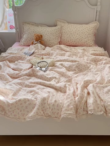 91家纺网 家纺一手货源 找家纺 轻奢坊 2025新款漏空花边水洗棉夏被四件套 春意粉