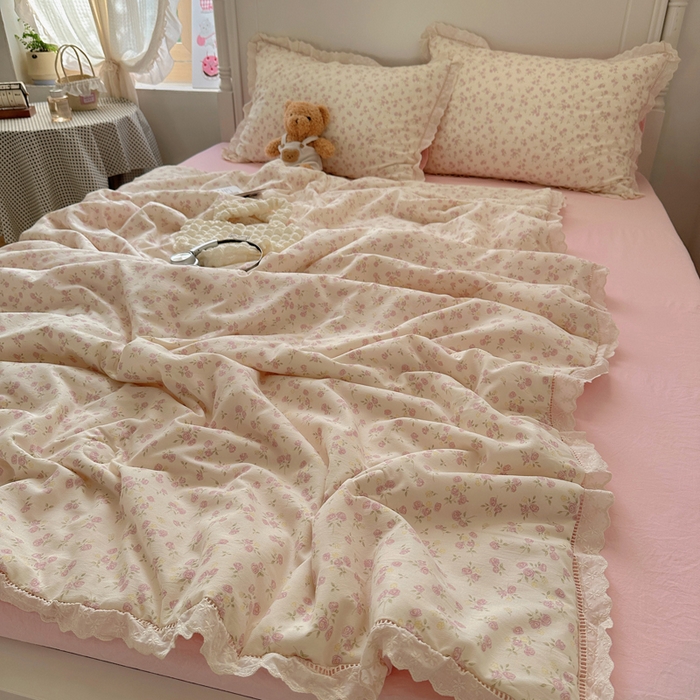 91家纺网 家纺一手货源 找家纺 轻奢坊 2025新款漏空花边水洗棉夏被四件套 春意粉