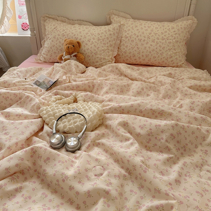 91家纺网 家纺一手货源 找家纺 轻奢坊 2025新款漏空花边水洗棉夏被四件套 春意粉