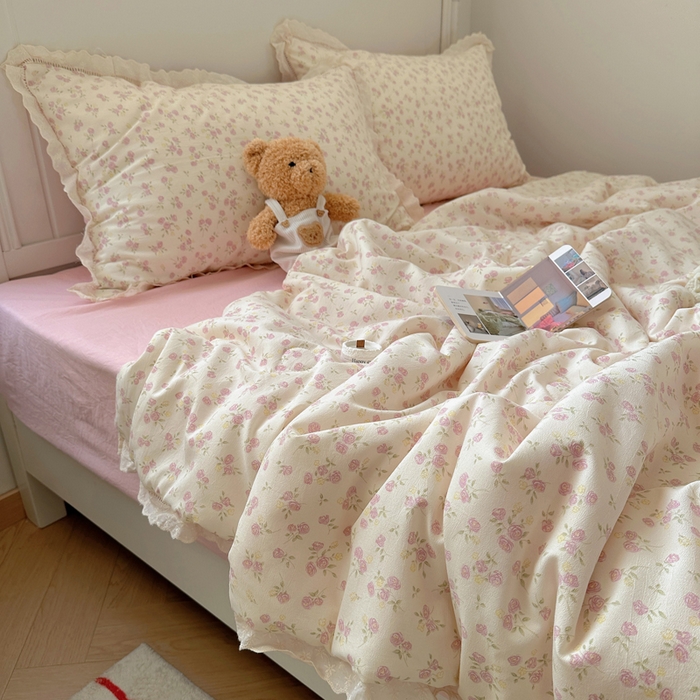 91家纺网 家纺一手货源 找家纺 轻奢坊 2025新款漏空花边水洗棉夏被四件套 春意粉