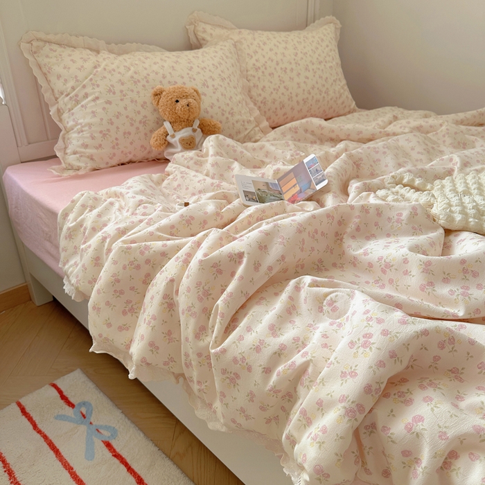 91家纺网 家纺一手货源 找家纺 轻奢坊 2025新款漏空花边水洗棉夏被四件套 春意粉