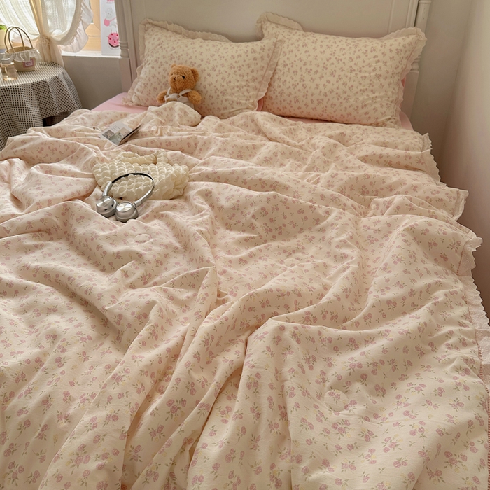 91家纺网 家纺一手货源 找家纺 轻奢坊 2025新款漏空花边水洗棉夏被四件套 春意粉