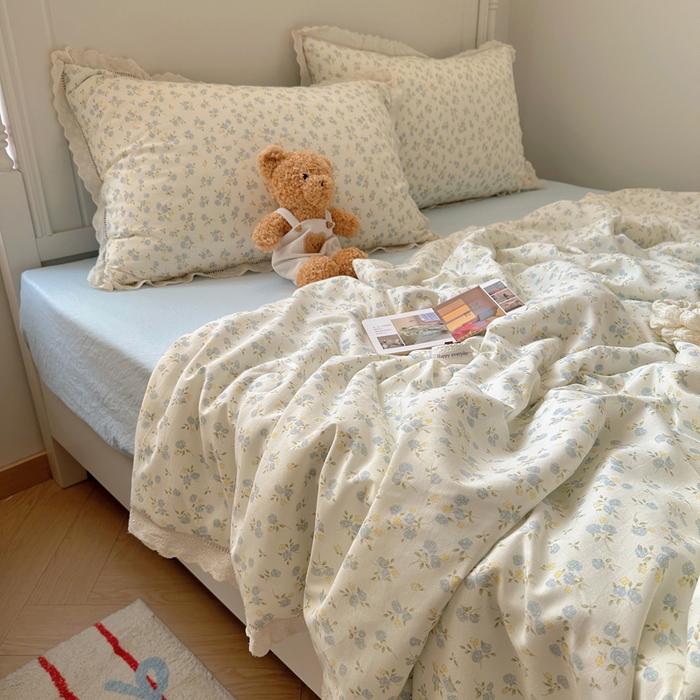 91家纺网 家纺一手货源 找家纺 轻奢坊 2025新款漏空花边水洗棉夏被四件套 春意蓝